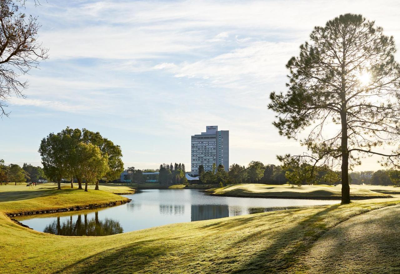 Racv Royal Pines Resort Gold Coast Benowa Экстерьер фото The 18th hole at the 2007 PGA Championship