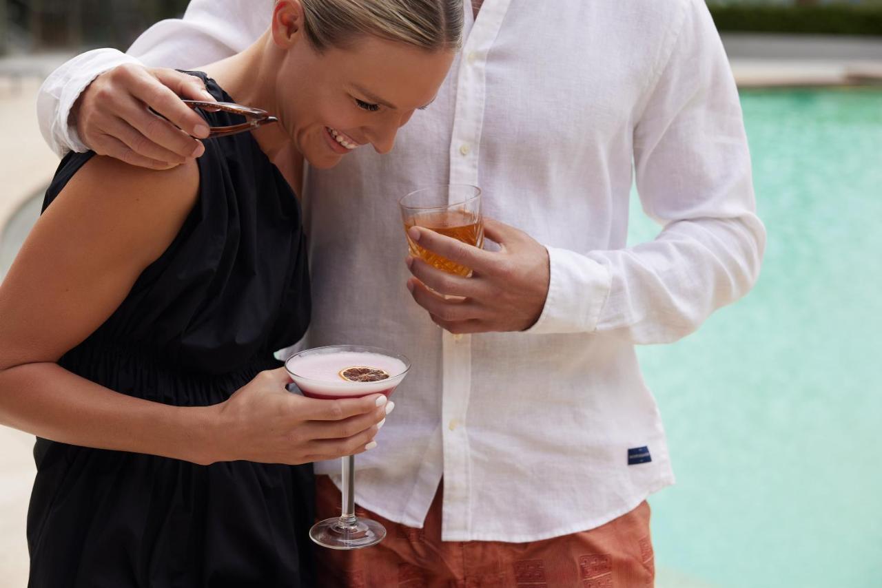 Racv Royal Pines Resort Gold Coast Benowa Экстерьер фото A couple drinking cocktails