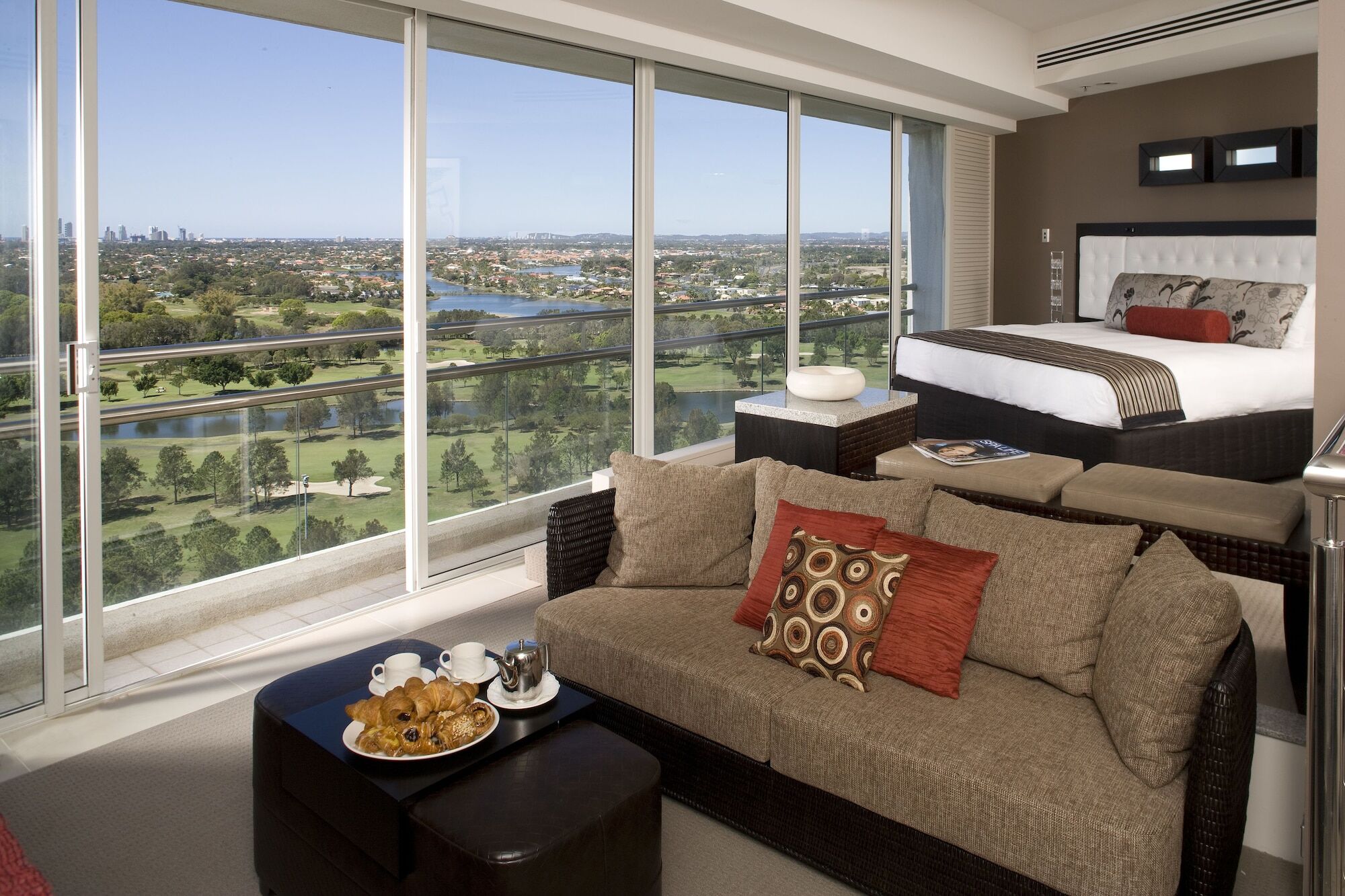 Racv Royal Pines Resort Gold Coast Benowa Экстерьер фото A suite at the Hyatt Regency Newport Beach